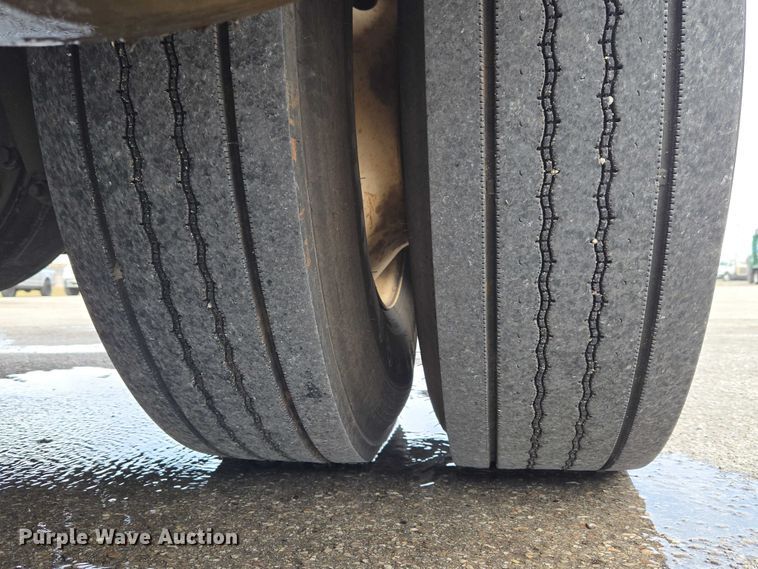 image for item ET1424 2015 Peterbilt 365 sewer jetter truck