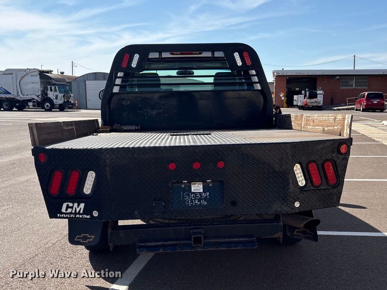 image for item ET1428 2008 Chevrolet Silverado 2500HD flatbed pickup truck