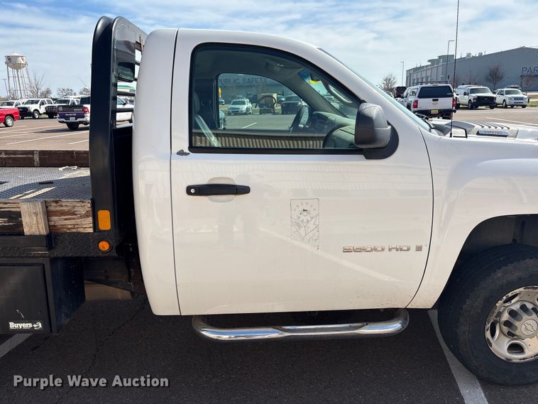 image for item ET1428 2008 Chevrolet Silverado 2500HD flatbed pickup truck