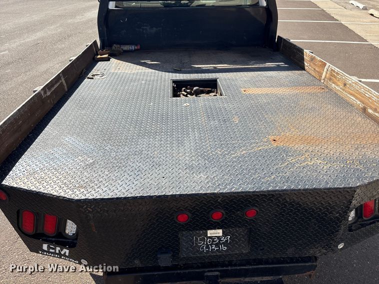 image for item ET1428 2008 Chevrolet Silverado 2500HD flatbed pickup truck