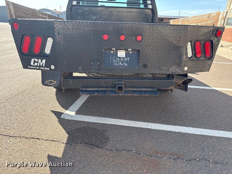 image for item ET1428 2008 Chevrolet Silverado 2500HD flatbed pickup truck