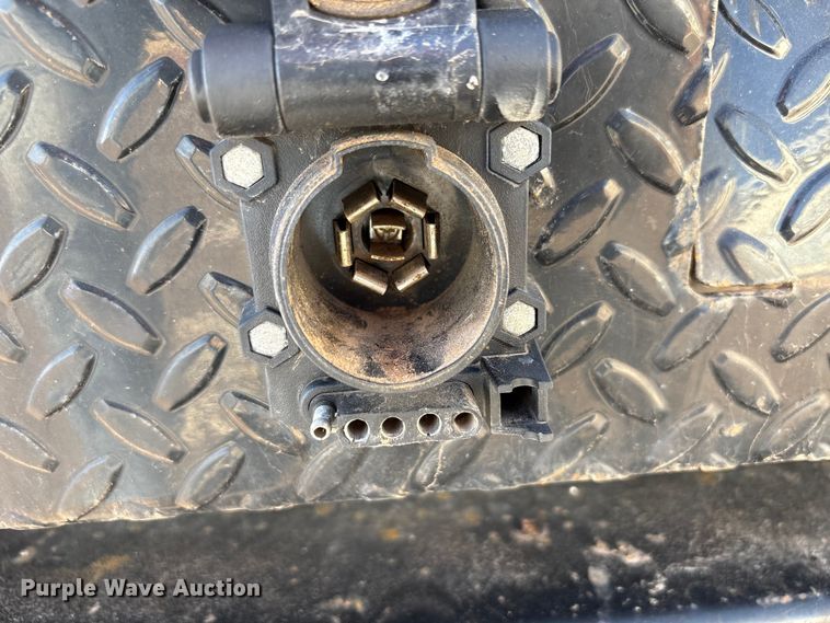 image for item ET1428 2008 Chevrolet Silverado 2500HD flatbed pickup truck