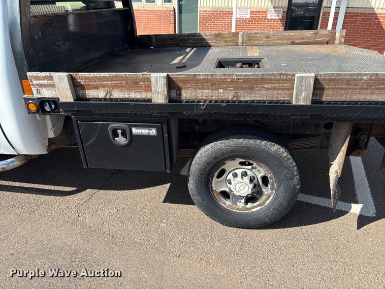 image for item ET1428 2008 Chevrolet Silverado 2500HD flatbed pickup truck