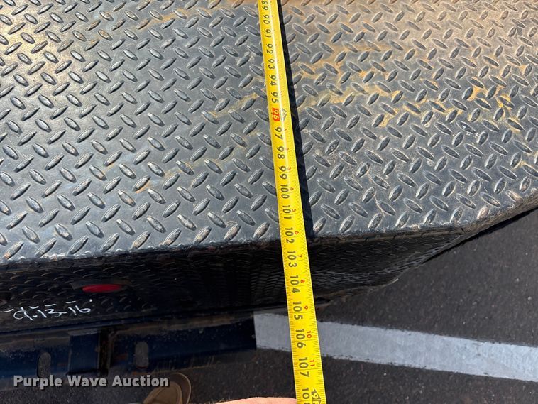 image for item ET1428 2008 Chevrolet Silverado 2500HD flatbed pickup truck