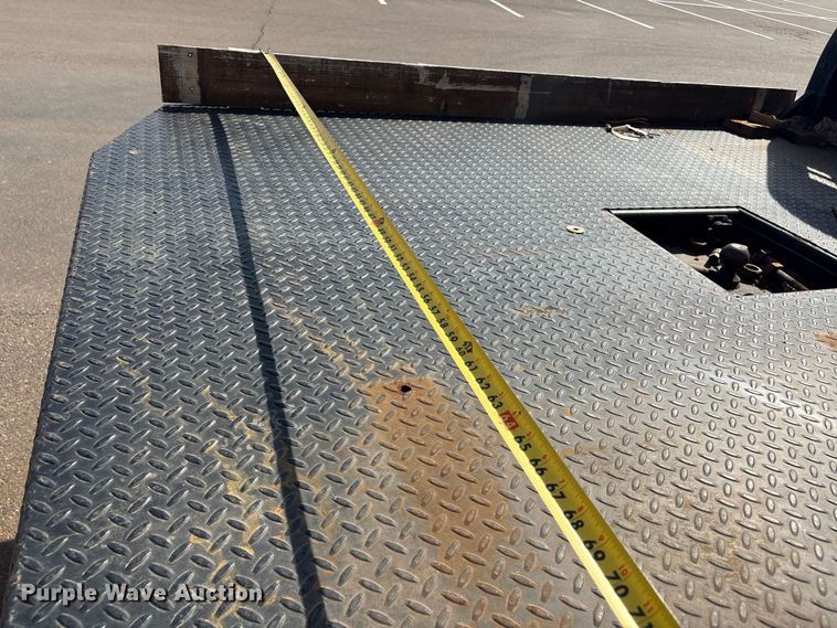 image for item ET1428 2008 Chevrolet Silverado 2500HD flatbed pickup truck