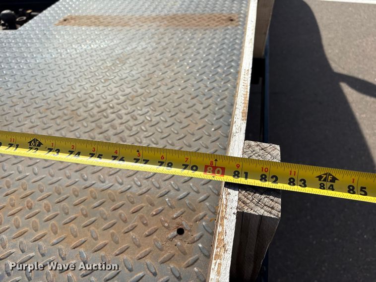 image for item ET1428 2008 Chevrolet Silverado 2500HD flatbed pickup truck