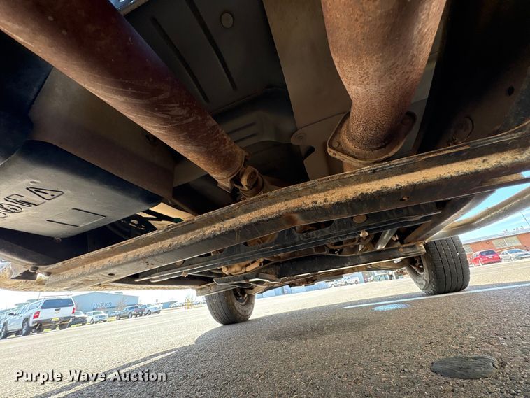 image for item ET1428 2008 Chevrolet Silverado 2500HD flatbed pickup truck