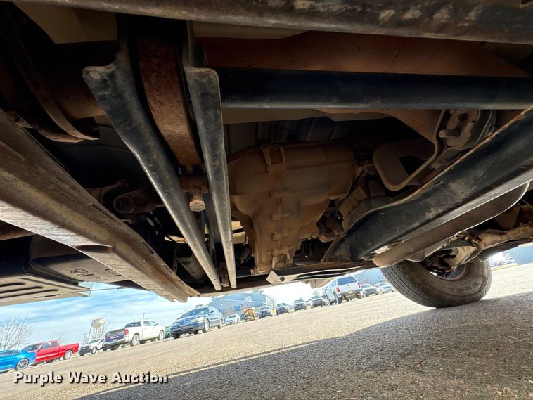 image for item ET1428 2008 Chevrolet Silverado 2500HD flatbed pickup truck