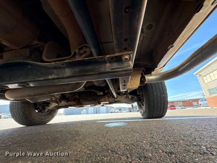 image for item ET1428 2008 Chevrolet Silverado 2500HD flatbed pickup truck