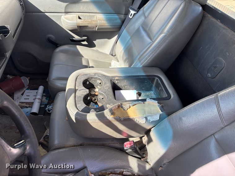 image for item ET1428 2008 Chevrolet Silverado 2500HD flatbed pickup truck