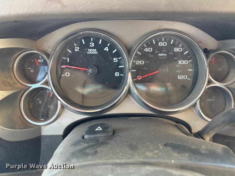 image for item ET1428 2008 Chevrolet Silverado 2500HD flatbed pickup truck