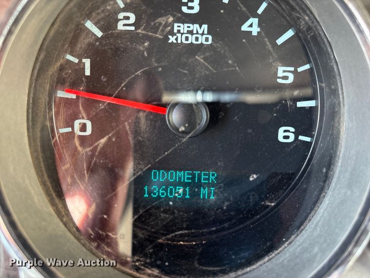 image for item ET1428 2008 Chevrolet Silverado 2500HD flatbed pickup truck