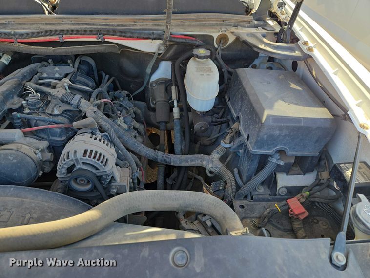 image for item ET1428 2008 Chevrolet Silverado 2500HD flatbed pickup truck