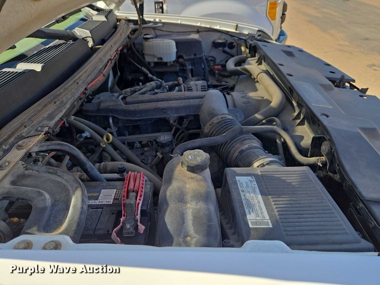 image for item ET1428 2008 Chevrolet Silverado 2500HD flatbed pickup truck