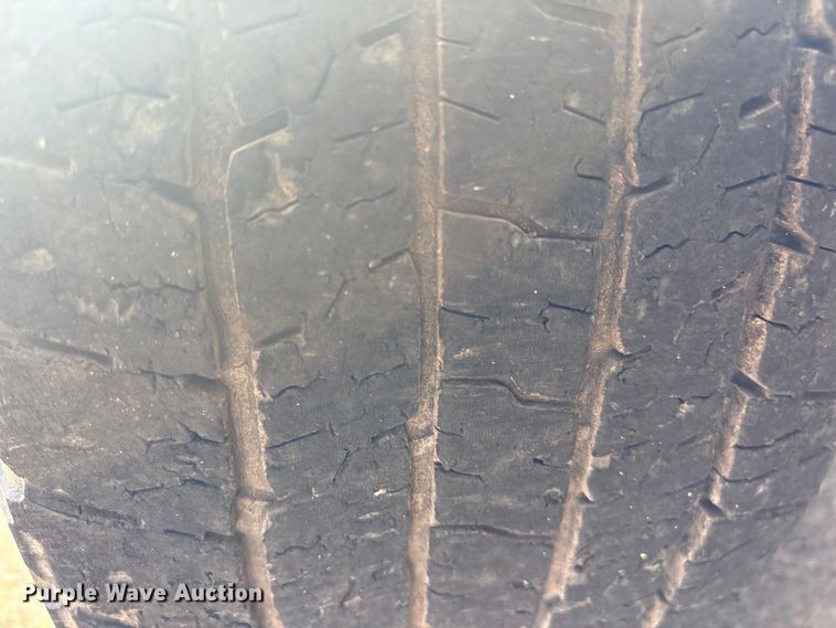 image for item ET1428 2008 Chevrolet Silverado 2500HD flatbed pickup truck