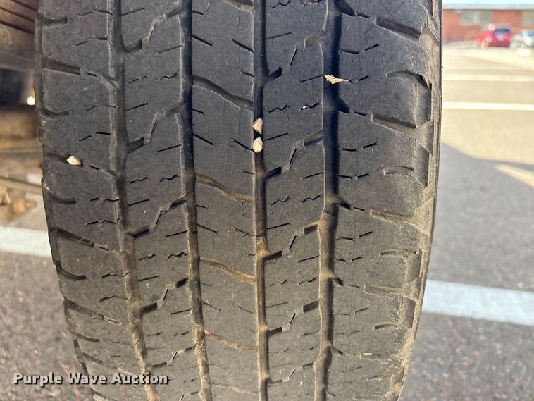 image for item ET1428 2008 Chevrolet Silverado 2500HD flatbed pickup truck