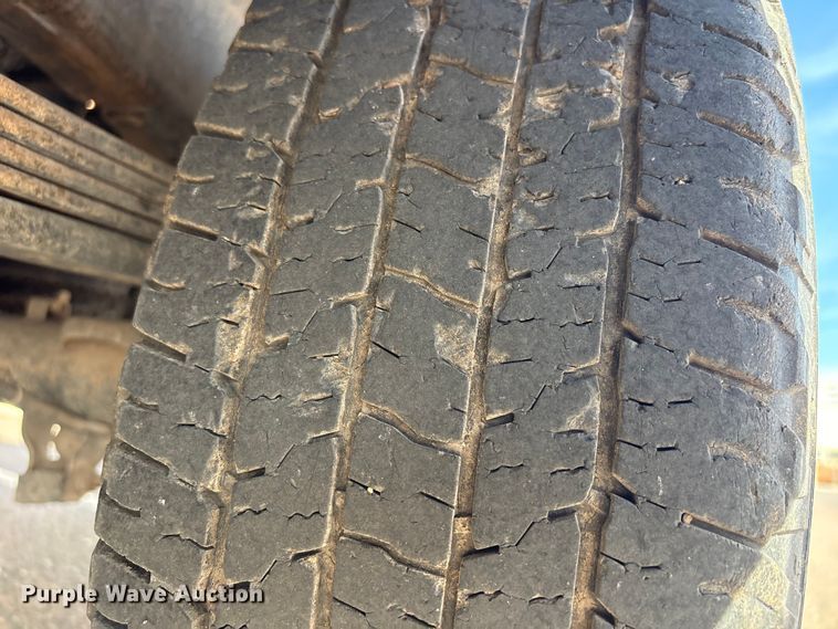 image for item ET1428 2008 Chevrolet Silverado 2500HD flatbed pickup truck