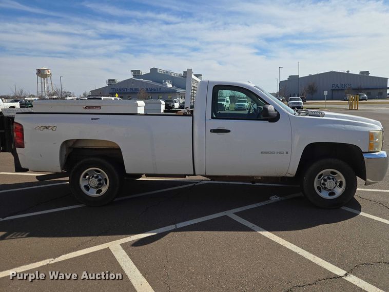 image for item ET1429 2008 Chevrolet Silverado 2500HD pickup truck