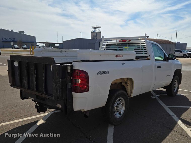 image for item ET1429 2008 Chevrolet Silverado 2500HD pickup truck