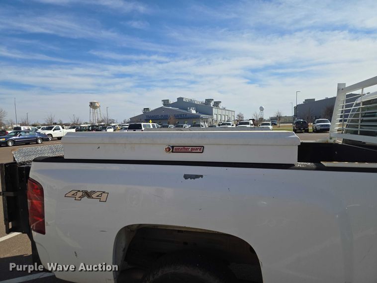 image for item ET1429 2008 Chevrolet Silverado 2500HD pickup truck