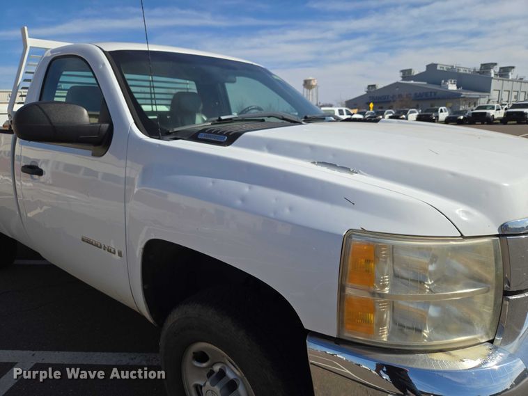 image for item ET1429 2008 Chevrolet Silverado 2500HD pickup truck