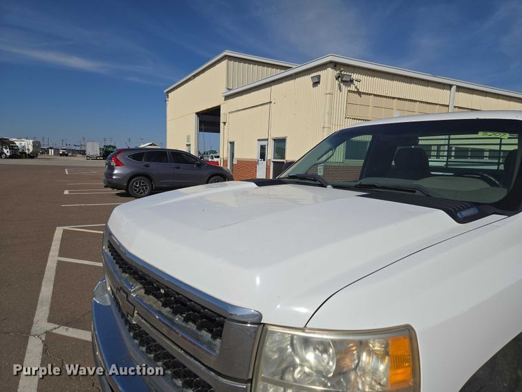 image for item ET1429 2008 Chevrolet Silverado 2500HD pickup truck