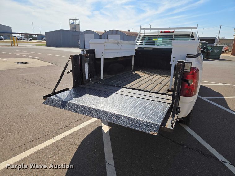 image for item ET1429 2008 Chevrolet Silverado 2500HD pickup truck