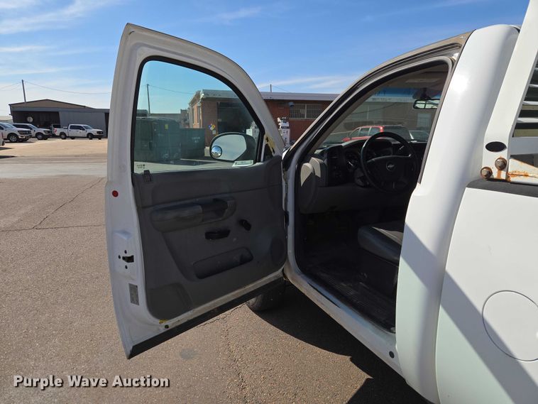 image for item ET1429 2008 Chevrolet Silverado 2500HD pickup truck