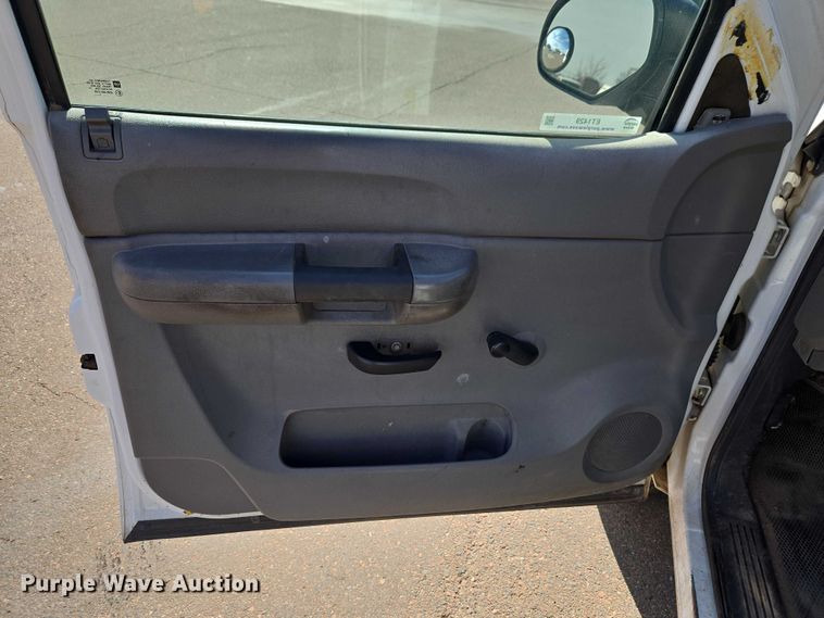 image for item ET1429 2008 Chevrolet Silverado 2500HD pickup truck