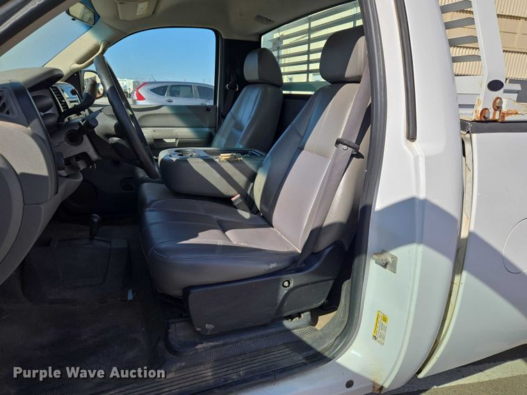 image for item ET1429 2008 Chevrolet Silverado 2500HD pickup truck