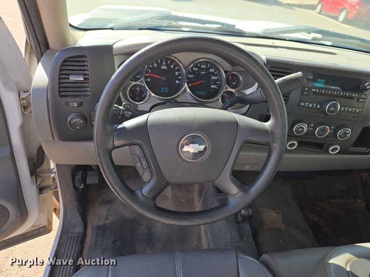 image for item ET1429 2008 Chevrolet Silverado 2500HD pickup truck