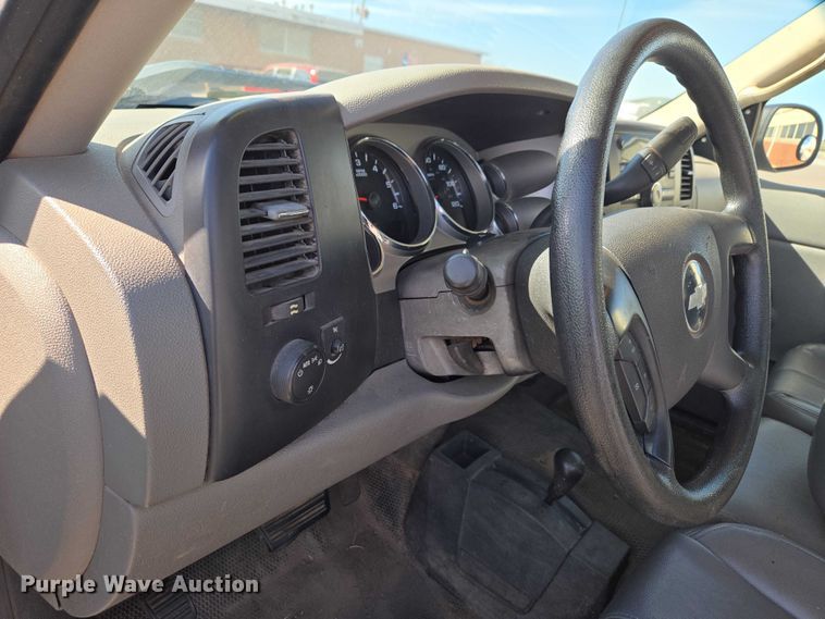 image for item ET1429 2008 Chevrolet Silverado 2500HD pickup truck