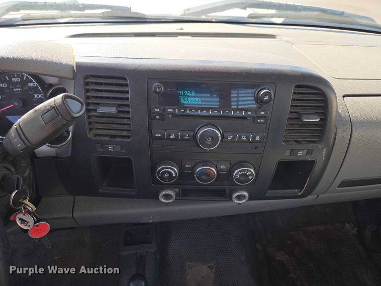 image for item ET1429 2008 Chevrolet Silverado 2500HD pickup truck