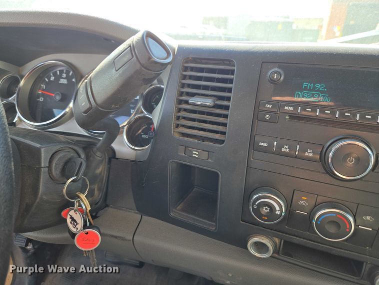 image for item ET1429 2008 Chevrolet Silverado 2500HD pickup truck