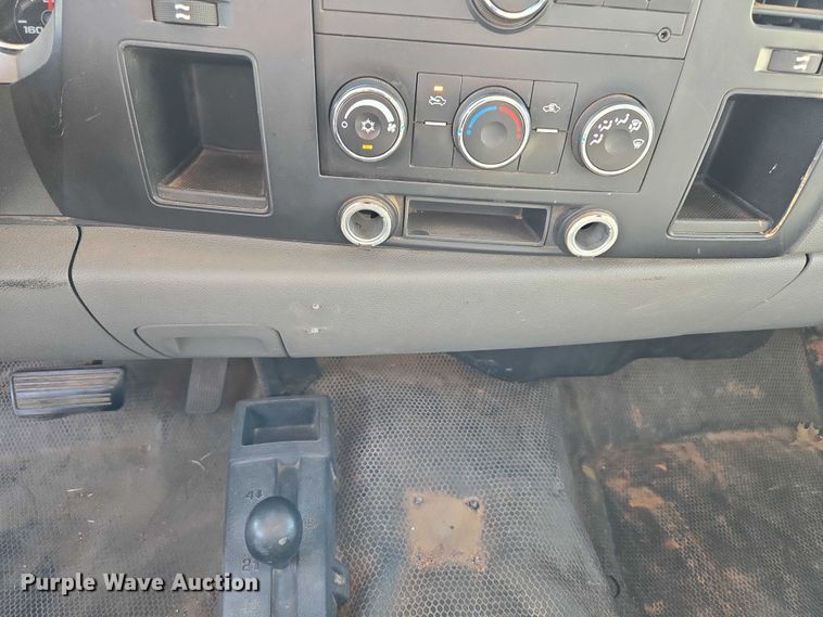 image for item ET1429 2008 Chevrolet Silverado 2500HD pickup truck