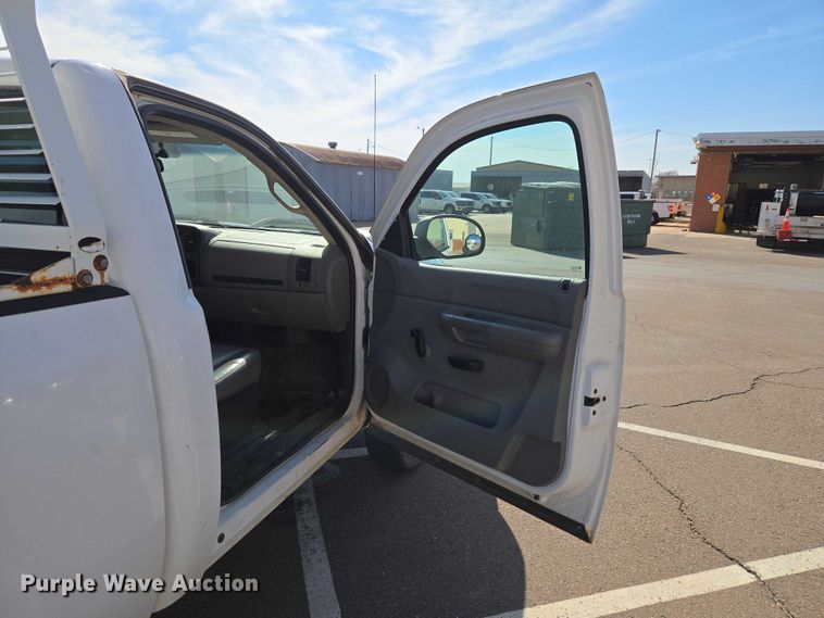 image for item ET1429 2008 Chevrolet Silverado 2500HD pickup truck