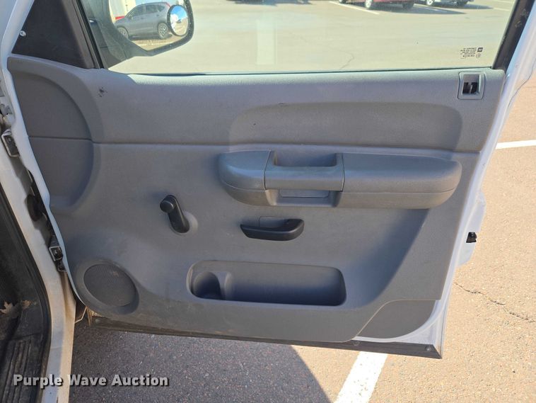 image for item ET1429 2008 Chevrolet Silverado 2500HD pickup truck