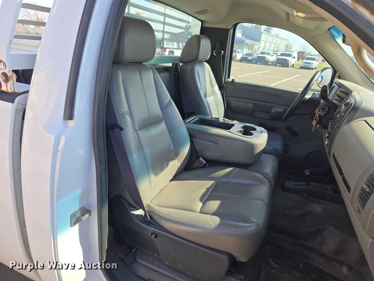 image for item ET1429 2008 Chevrolet Silverado 2500HD pickup truck