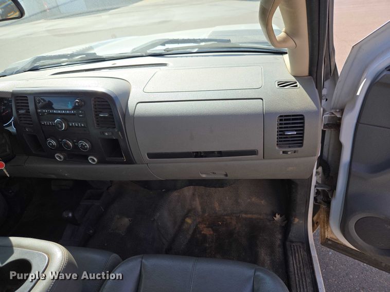 image for item ET1429 2008 Chevrolet Silverado 2500HD pickup truck