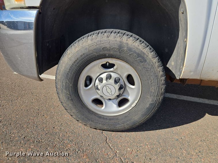 image for item ET1429 2008 Chevrolet Silverado 2500HD pickup truck