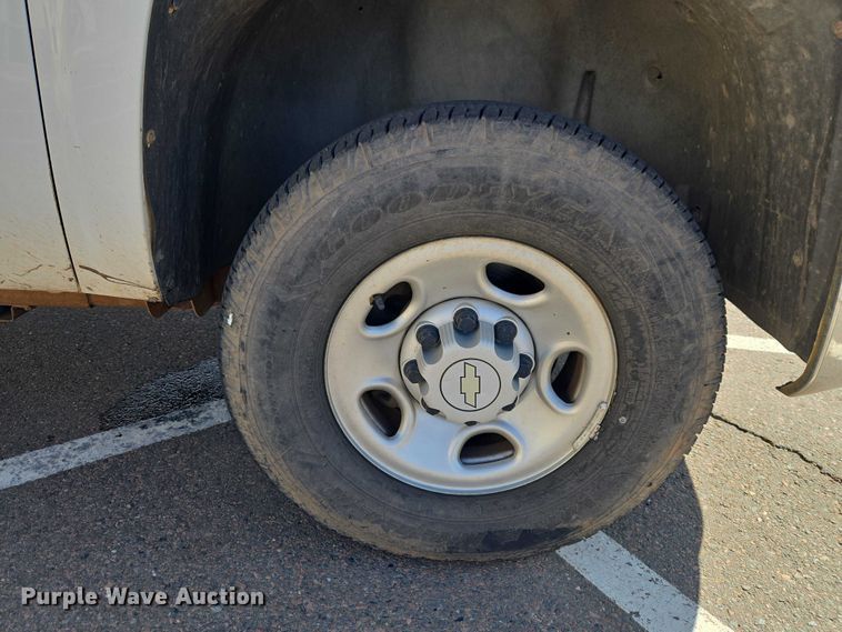 image for item ET1429 2008 Chevrolet Silverado 2500HD pickup truck