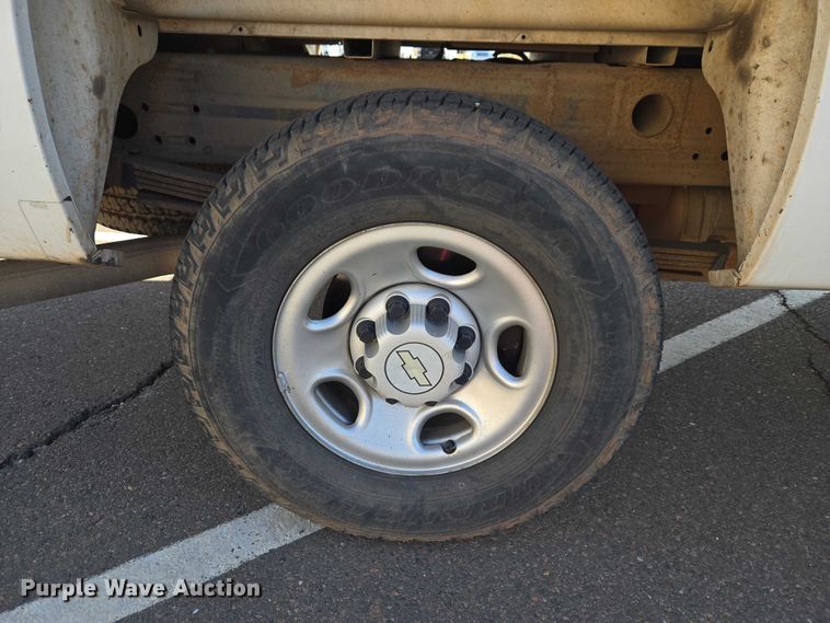 image for item ET1429 2008 Chevrolet Silverado 2500HD pickup truck