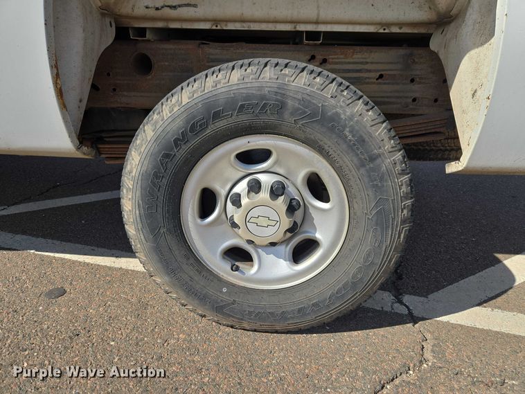 image for item ET1429 2008 Chevrolet Silverado 2500HD pickup truck