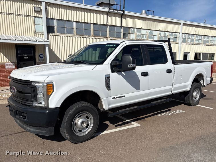 image for item ET1430 2017 Ford F250 Super Duty Crew Cab pickup truck