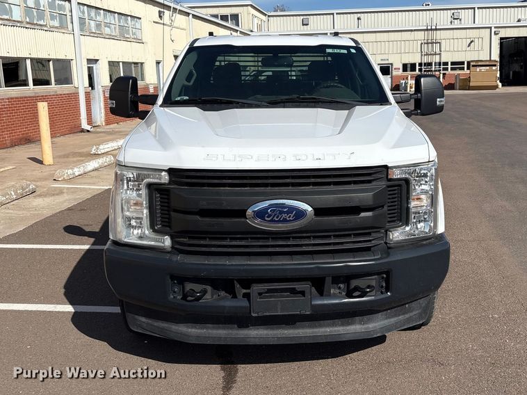 image for item ET1430 2017 Ford F250 Super Duty Crew Cab pickup truck