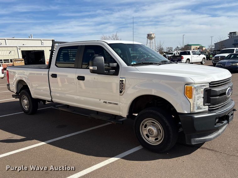 image for item ET1430 2017 Ford F250 Super Duty Crew Cab pickup truck