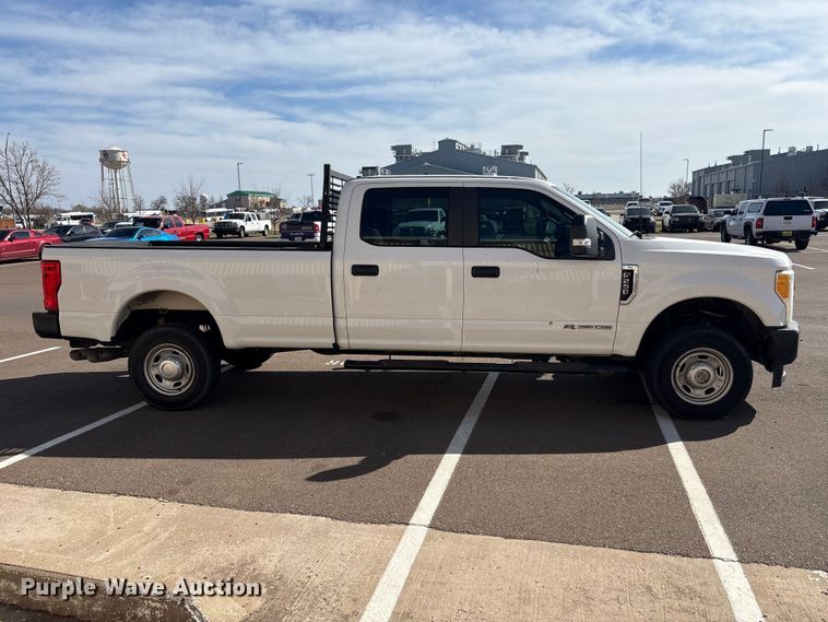 image for item ET1430 2017 Ford F250 Super Duty Crew Cab pickup truck