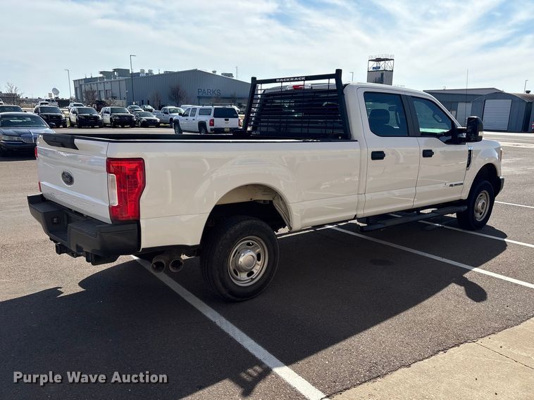 image for item ET1430 2017 Ford F250 Super Duty Crew Cab pickup truck