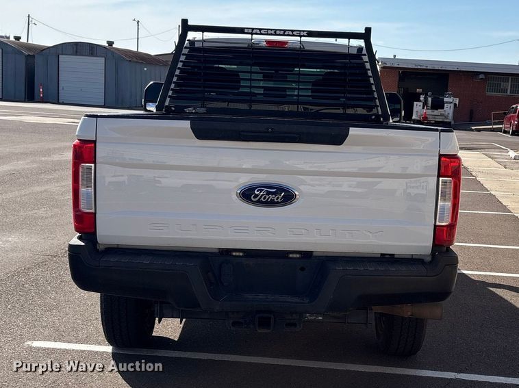 image for item ET1430 2017 Ford F250 Super Duty Crew Cab pickup truck