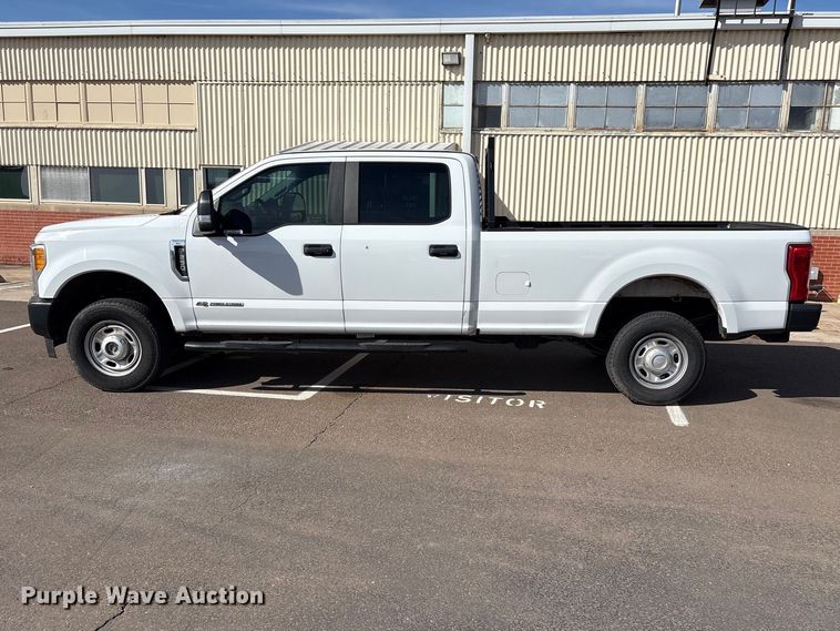 image for item ET1430 2017 Ford F250 Super Duty Crew Cab pickup truck